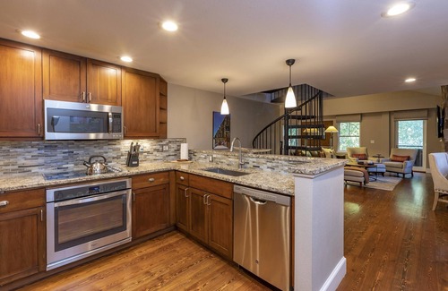 Telluride Condo | Luxurious Pet-Friendly 3-Bedroom Residence With Amenities