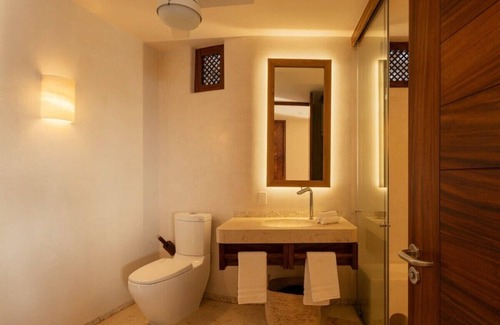 Saladita Villa | Luxurious PH facing the beach
