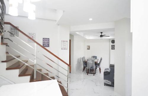Lucena House | Luxurious Place Cozy Spacious with WIFI near SM Lucena
