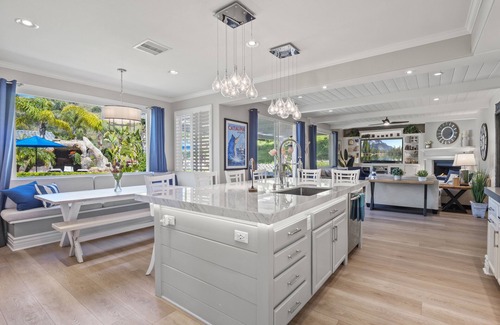 Castaic House | Luxurious Pool Resort Style Gated Estate - sleeps 14 - 5 bedrooms 4.5 bath