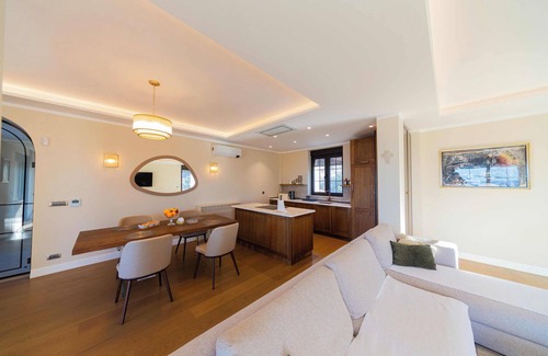 Budva Municipality Villa | Luxurious Pool Side Villa by the sea