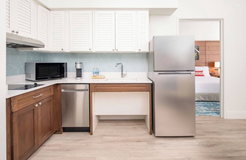 Park Shore Hotel | Luxurious Pool View Family Suite with Kitchen
