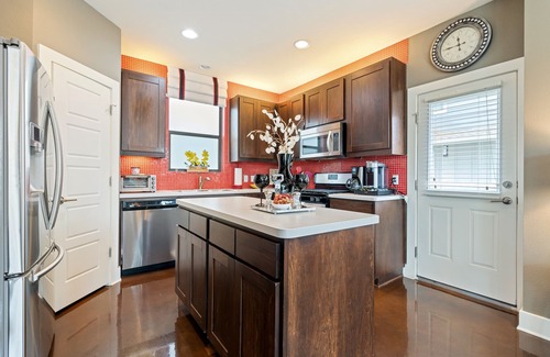 North Austin Civic Association Condo | LUXURIOUS Posh Condo 3 Beds/3 Full Baths! Upscale Deco 5 Minutes From The Domain