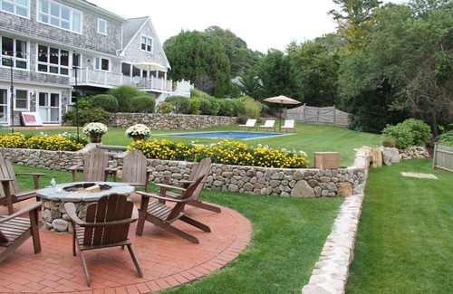 Centerville House | Luxurious Post & Beam with Heated Pool Near Beach