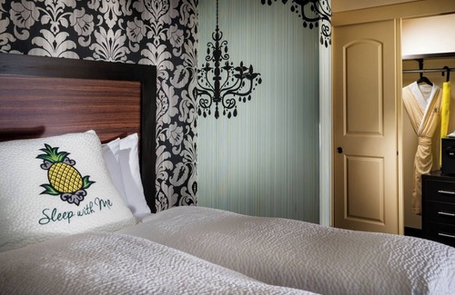 Lower Queen Anne Hotel | Luxurious Prima Donna Suite with Two King Beds in the Heart of Seattle