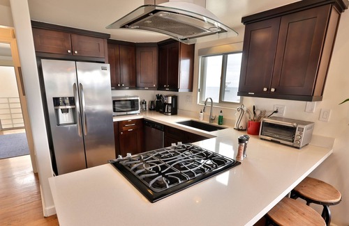 El Segundo House | Luxurious Private Beach Condo Near it All, w/OCEAN VIEWS!!
