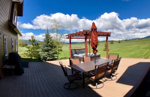 Brookdale Meadows Cabin | Luxurious, Private Cabin w/Hot Tub & Volleyball