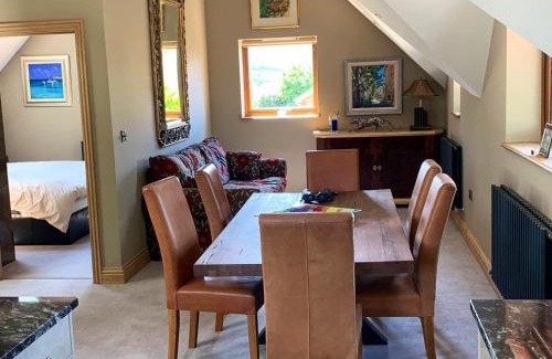 Nailsea House | Luxurious private coach house