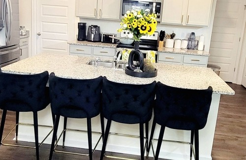 Hoschton House | Luxurious Private Room in a Brand New Home!