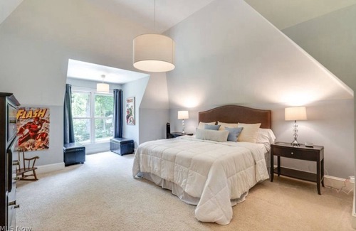 Olmsted Falls House | Luxurious Private Retreat and Riverfront Estate