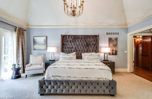 Olmsted Falls House | Luxurious Private Retreat and Riverfront Estate