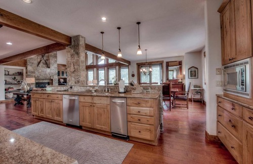 Three Peaks House | Luxurious private home in Raven Golf Club
