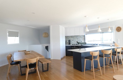 Cable Bay House | Luxurious Property with Panoramic Sea Views and infinity Spa Jacuzzi
