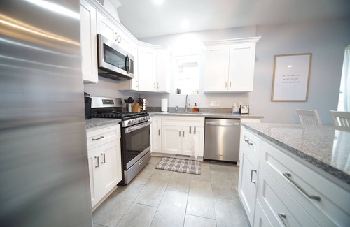 Delta House | Luxurious Renovated Gem in Convenient Location!