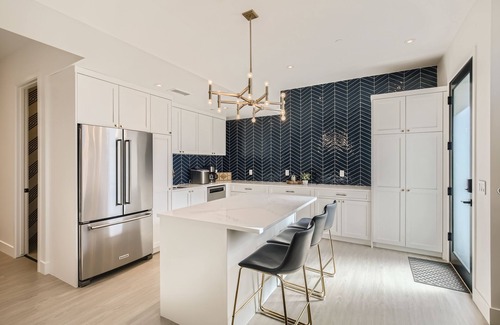 Whittier Apartment | Luxurious Rental with Ideal Downtown Proximity - Stroll to Pearl Street and CU.