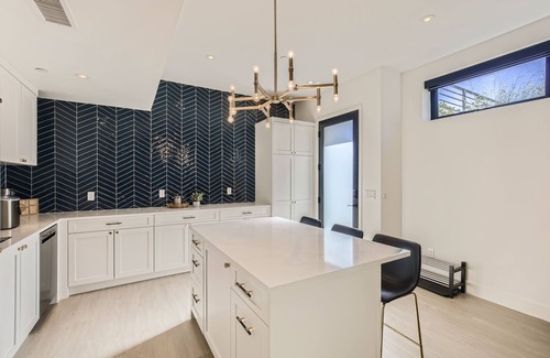 Whittier Apartment | Luxurious Rental with Ideal Downtown Proximity - Stroll to Pearl Street and CU.