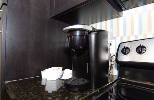 Port Tampa City Apartment | Luxurious Resort Style Getaway w/Pool and Hot tub