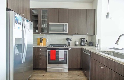 Richardson Apartment | Luxurious Retreat: 1-Bedroom King Suite w/Ameniti