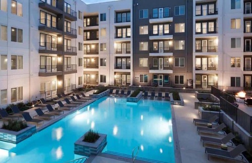 Richardson Apartment | Luxurious Retreat: 1-Bedroom King Suite w/Ameniti