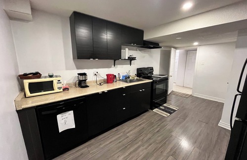 Churchill Meadows Apartment | Luxurious Retreat ; 2BR basement in Mississauga