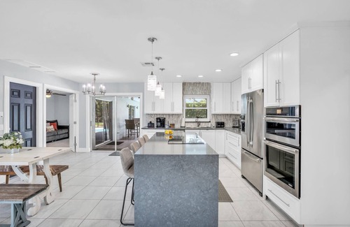 Willoughby Acres House | Luxurious Retreat for up to 10 Guests near Beach