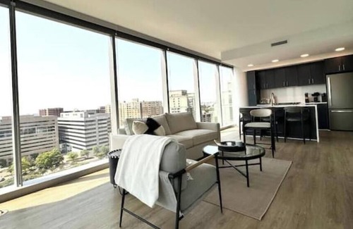 Arlington Condo | Luxurious Retreat Prime Location