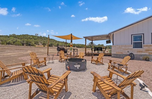 Rio Frio Cabin | Luxurious River Getaway Cabin/Central Location