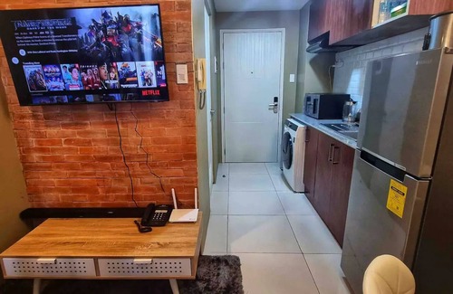 Silang Junction South House | Luxurious Romantic Getaway in a stylish Condon