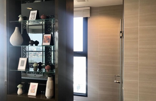 Bang Sue Condo | Luxurious room river view+1min Skytrain+Wifi Entire place for 4-5 people.