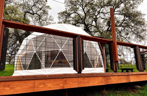 Wheatland RV Rental | Luxurious Rustic Dome with Private Deck and Picnic Table in California