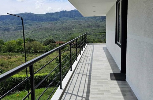 Pinchote House | Luxurious San Gil Spacious 4-bedroom country house, private swimming pool, WiFi