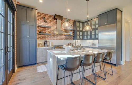 Hitch Village - Fred Wessels Homes House | Luxurious Savannah Townhome with River views