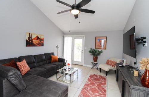 La Paz At Desert Springs House | Luxurious Scottsdale Guesthouse by the Pool