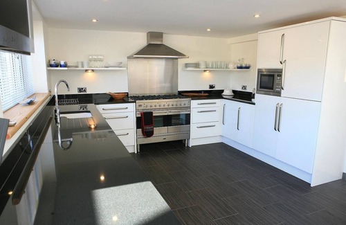 Amlwch Cottage | Luxurious Seafront Cottage