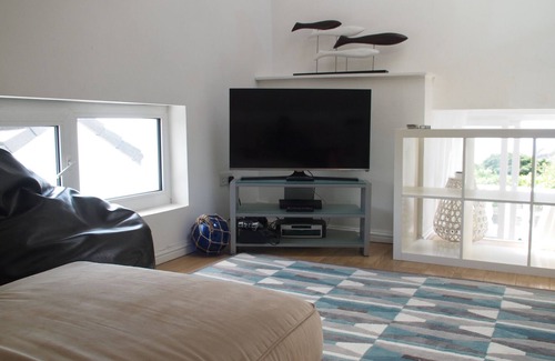 Pembroke House | Luxurious seaside house with spectacular sea views, 3 minute walk to sandy beach