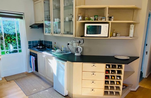 Tokai Cottage | Luxurious self-catering cottage sleeping up to 4 adults