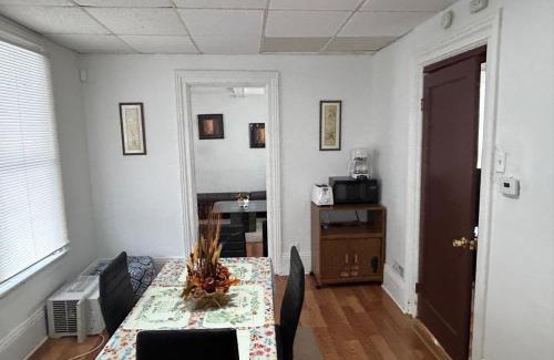 Niagara Falls House | Luxurious & Serene Niagara Retreat 3BR 2BA Private Backyard Oasis