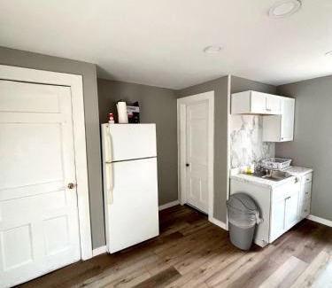 Niagara Falls House | Luxurious & Serene Niagara Retreat 3BR 2BA Private Backyard Oasis