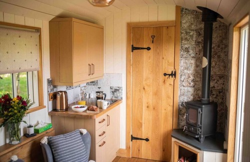 Monmouth Cabin | Luxurious shepherd's hut in a secluded countryside location with fantastic views