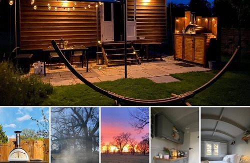 Kippen Cabin | Luxurious shepherds hut with hot tub and pizza oven in the Scottish Trossachs