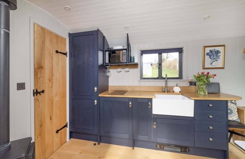 Sidmouth Cabin | Luxurious Shepherds Huts, Outdoor Baths, Sea Views