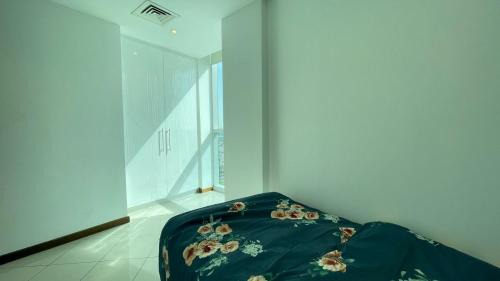 Dubai Festival City House | Luxurious Single Room- Olive