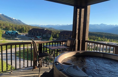 Golden Condo | Luxurious Ski Condo w/Hot Tub and Amazing Views