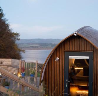 Cupar House | Luxurious Snug with hottub which sleeps-2 in Fife