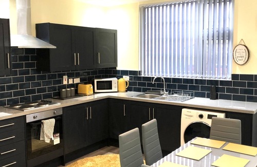 Harehills House | Luxurious, spacious, 4 bedroom house, free parking