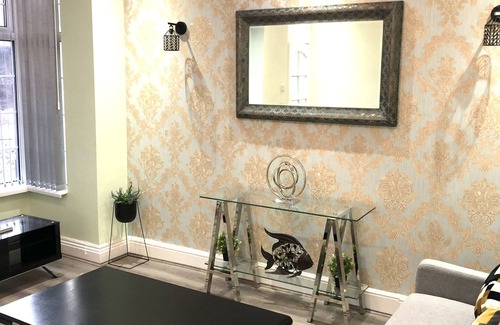 Harehills House | Luxurious, spacious, 4 bedroom house, free parking