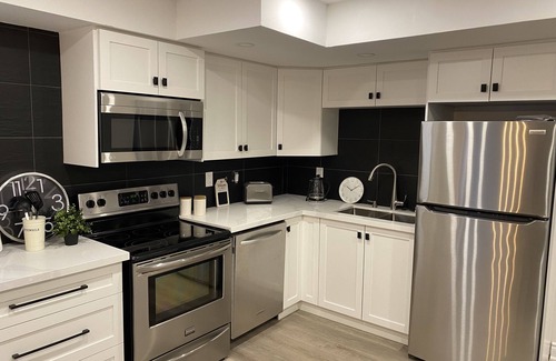 Sheridan Apartment | Luxurious, spacious, Independent 2 Bedrooms 2 baths with fireplace/free parking