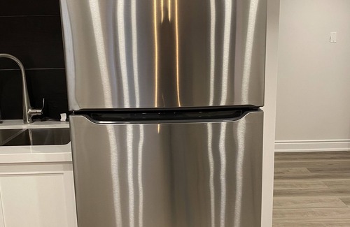 Sheridan Apartment | Luxurious, spacious, Independent 2 Bedrooms 2 baths with fireplace/free parking