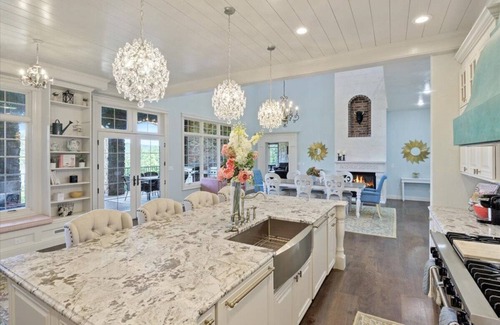 Ridgedale House | Luxurious Spacious Chateau on Table Rock Lake with Hot Tub