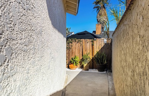 Orange Apartment | Luxurious, Spacious, Private studio in Great location!